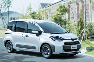 Z(ハイブリッド・2WD・7人乗り)