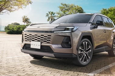 【モデル入り素材】Z（ハイブリッド）